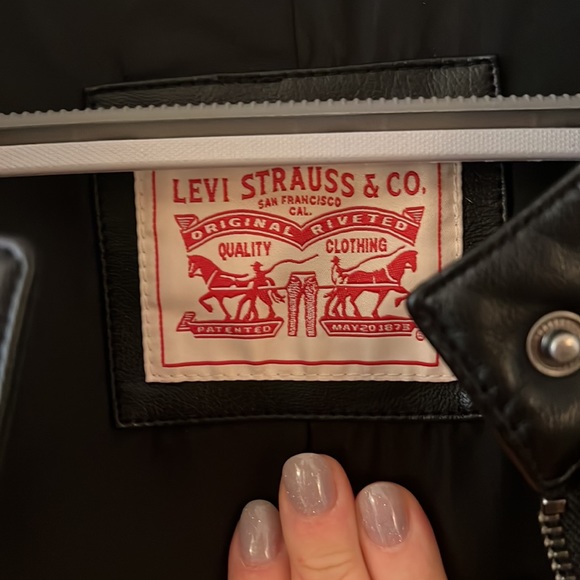 Gorgeous Levi’s Faux Leather Moto Jacket 🖤 - Picture 3 of 5